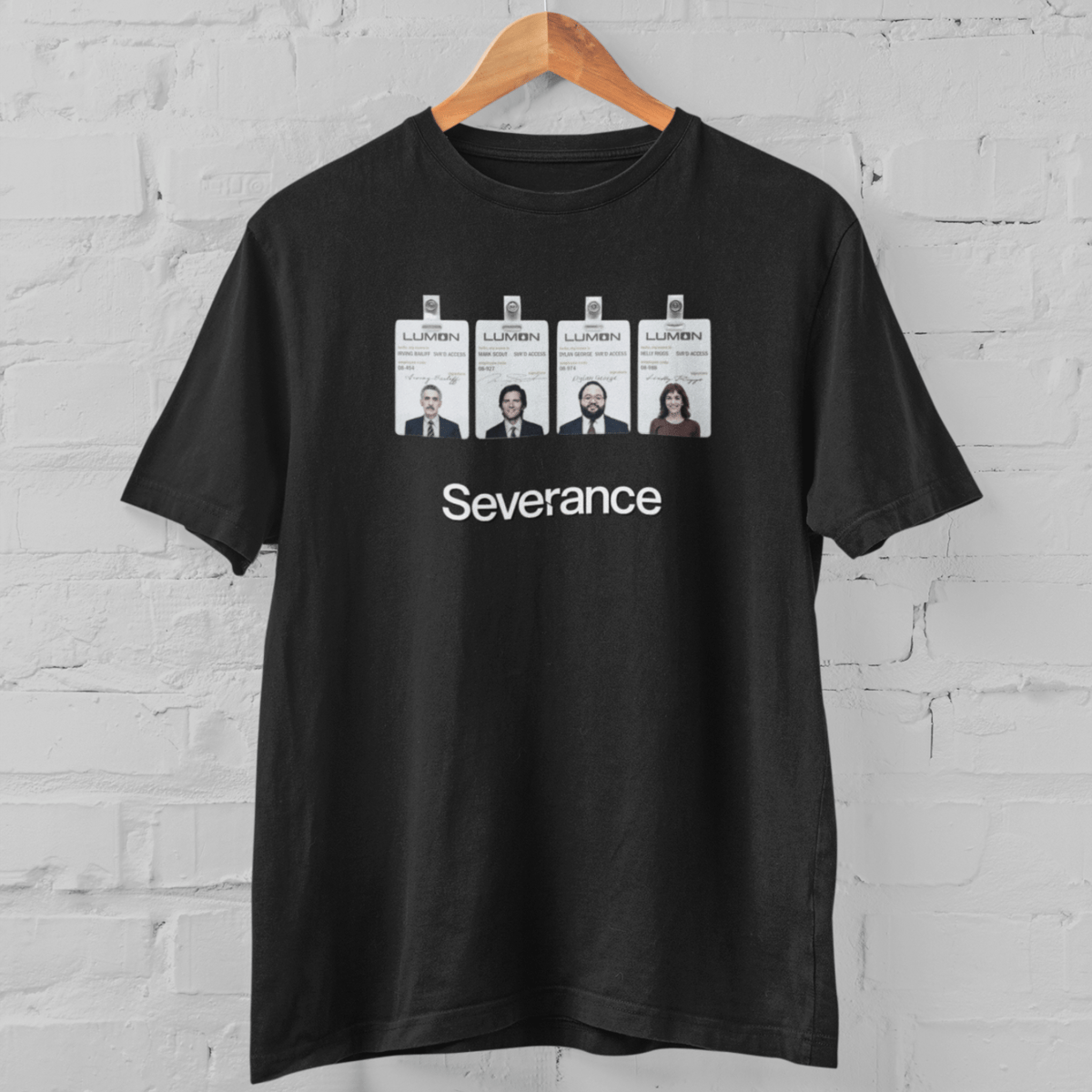 Nome do produto: Camiseta Ruptura (Severance) Feminina e Masculina - Crachás de Funcionários Lumon 