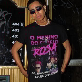 Nome do produto O MENINO DO CABELO ROSA (FRENTE E COSTAS)