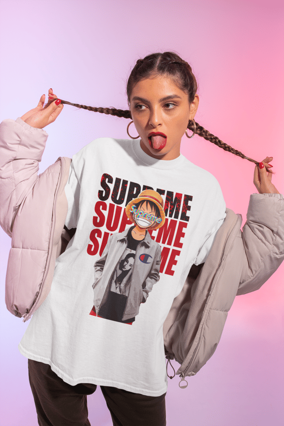 Camiseta Luffy Supreme – One Piece em Estilo Streetwear
