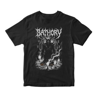 Nome do produto Camiseta Essencial Bathory | Shadow Invocator