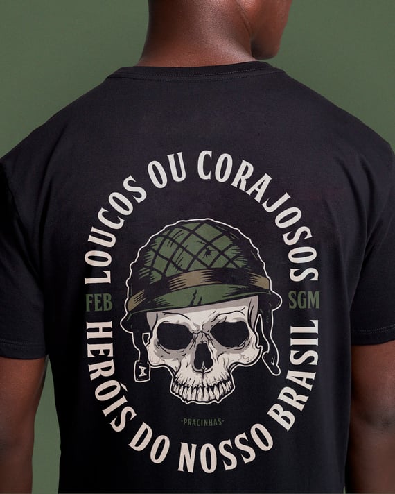 T-SHIRT PREMIUM LOUCOS OU CORAJOSOS