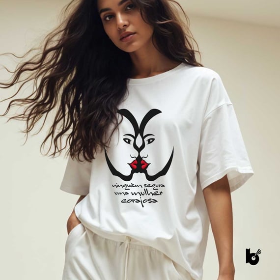 Camiseta Oversized Mulher Corajosa