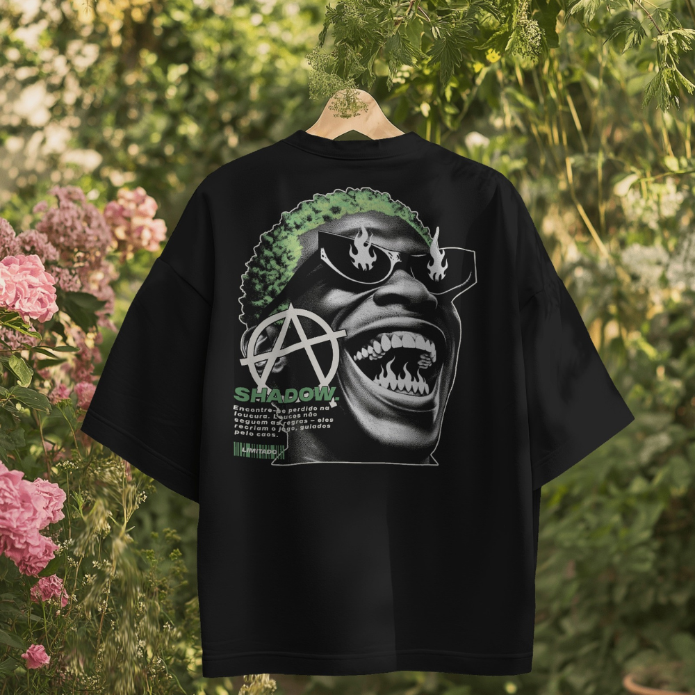 Nome do produto: Camiseta classica - (Louco?) - Shadow collection (Edição limitada)
