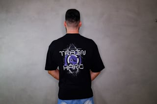 Nome do produto Oversized - Train Hard or go Home Escrita em Branco