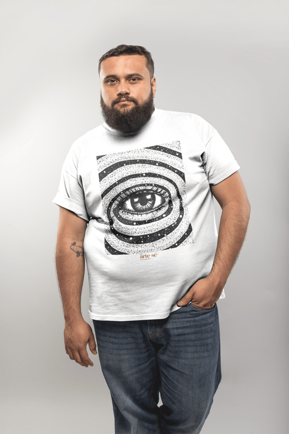 Camiseta Plus Size - O universo em ti