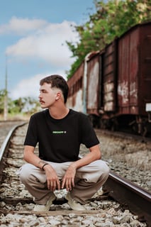 Nome do produto Camiseta Brand (logo branca)