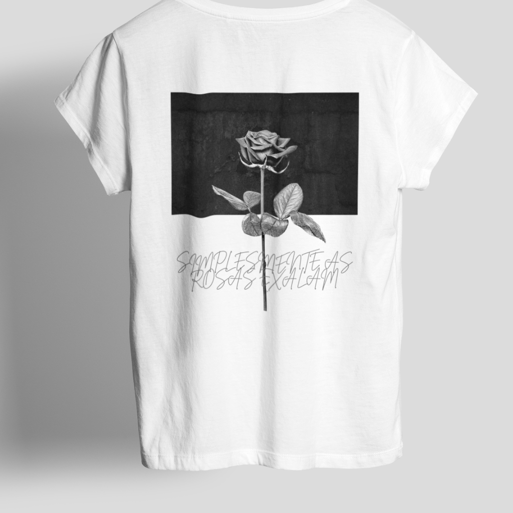 Nome do produto: T-shirt Prime - Simplesmente as rosas exalam