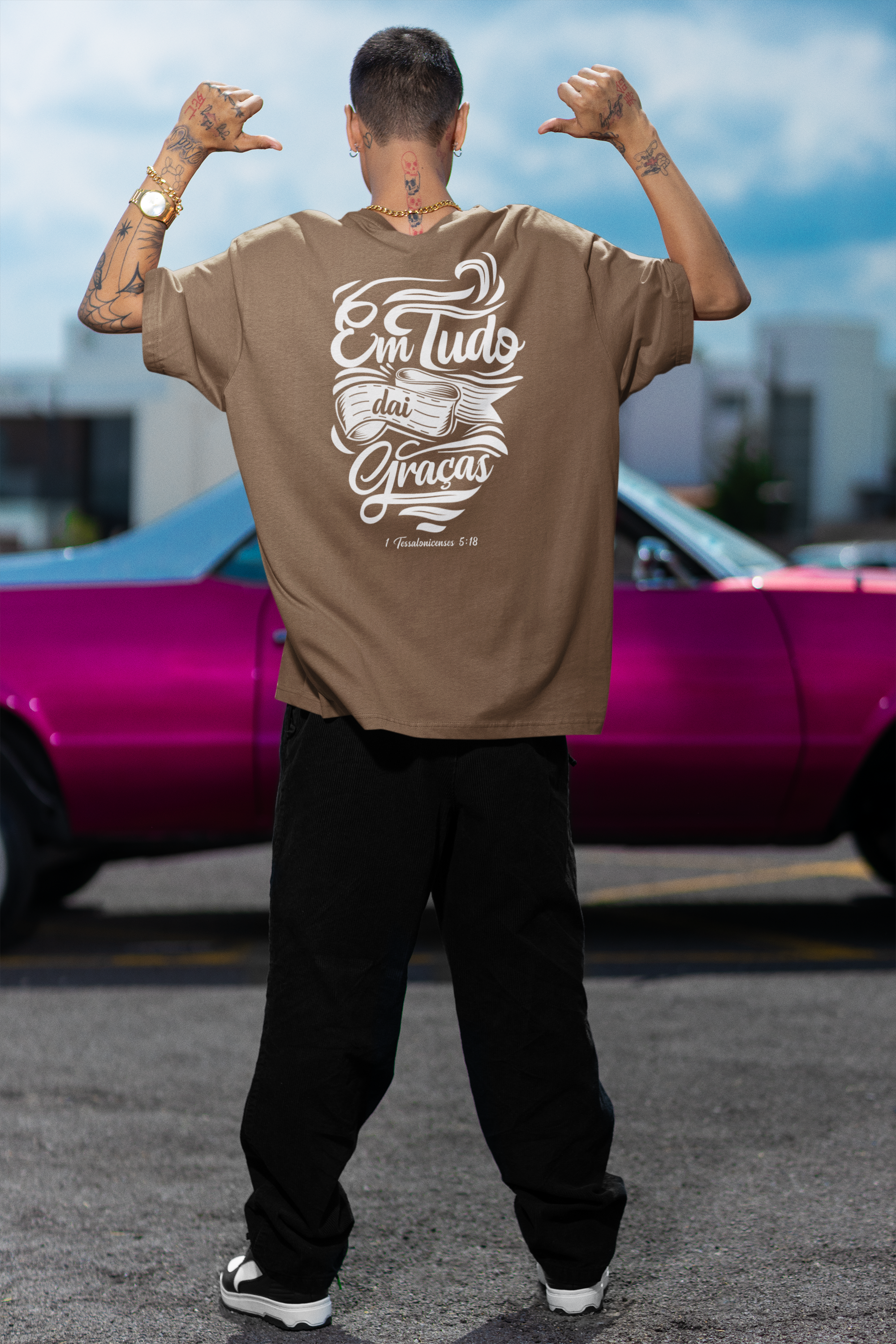Camiseta Oversized - Em tudo daí Graças