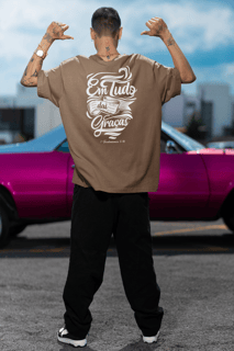 Camiseta Oversized - Em tudo daí Graças