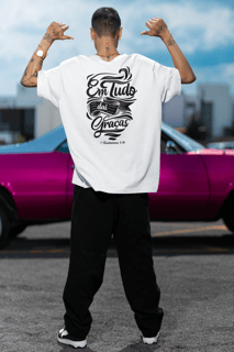 Camiseta Oversized - Em tudo daí Graças