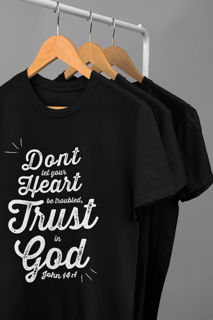 Nome do produto Camiseta - Trust in God (Preta, Cinza,Vinho e Azul Marinho)