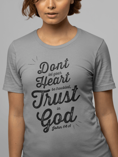 Nome do produto Camiseta - Trust in God