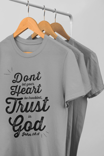Nome do produto Camiseta - Trust in God