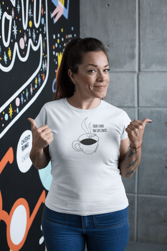 Camiseta Feminina Branca - Nada como um cafezinho