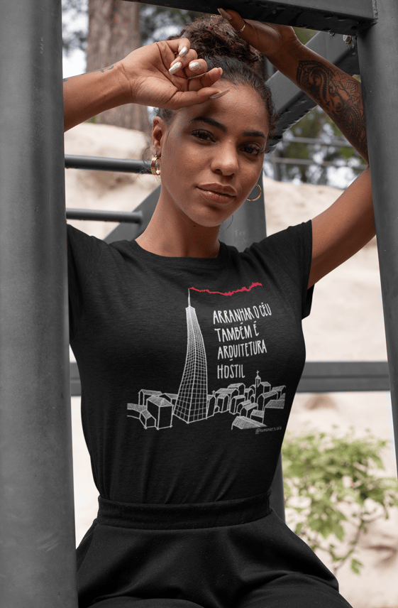 Camiseta Feminina Preta - Arquitetura Hostil