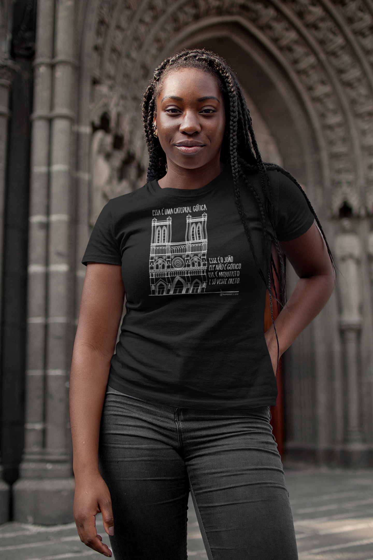 Camiseta Feminina Preta - Essa é uma catedral gótica