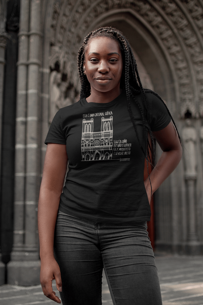 Nome do produto: Camiseta Feminina Preta - Essa é uma catedral gótica