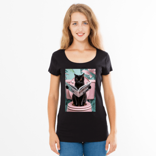 Nome do produto Camiseta Feminina Estampada Gato Preto Lendo Jornal – Design Divertido e Exclusivo