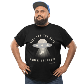 Camiseta Plus Size UFO [Here for the Cats. Humans are Gross]