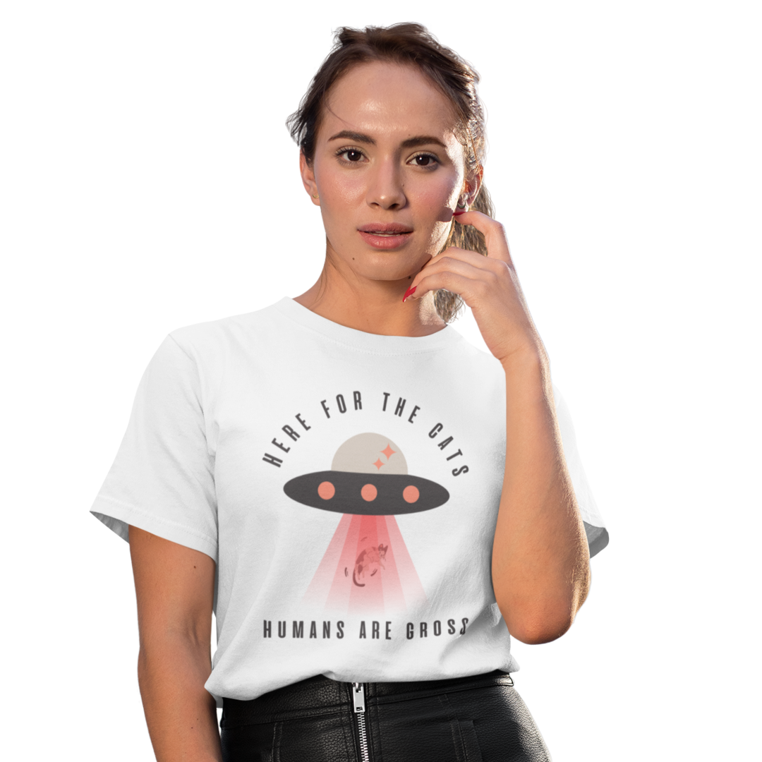 Camiseta Basic UFO [Here for The Cats. Humans are Gross}