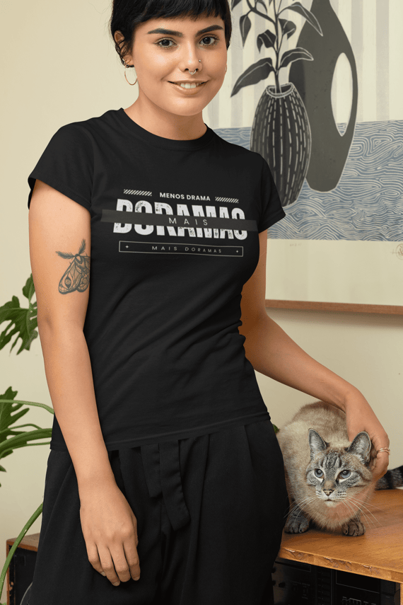 Camiseta Unissex | Menos Drama, Mais Doramas