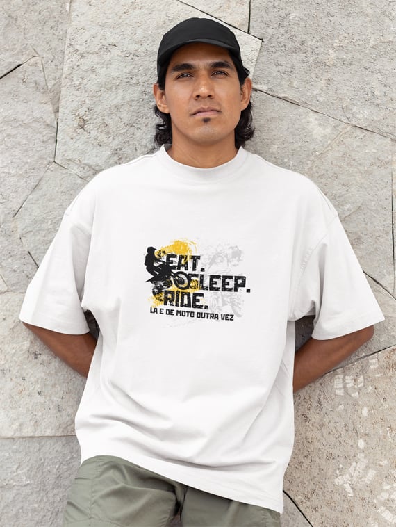 Eat, Sleep, Ride - Collab Lá e de Moto Outra Vez - Unissex, 100% Algodão, Oversized