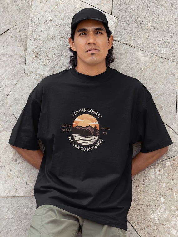You Can Go Fast Collab Lá e de Moto Outra Vez  - Unissex, 100% Algodão, Oversized