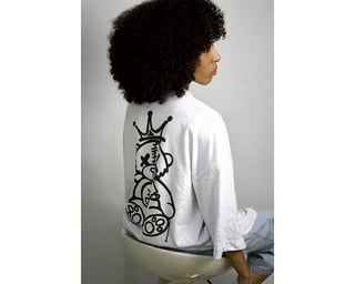 Nome do produto Camiseta NORMAL Xisde Grafite com Urso nas Costas - Streetwear Autêntico Brasileiro