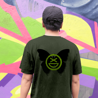 Camiseta Oversize Xisde com Estampa Grafite e Logo Borboleta - Streetwear Exclusivo