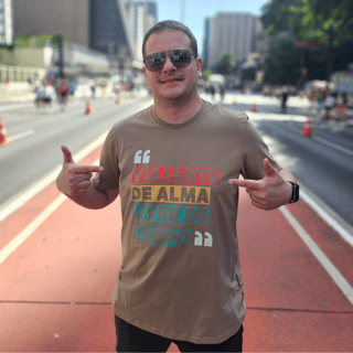 Camiseta Viajante de Alma, Livre de Corpo Prime