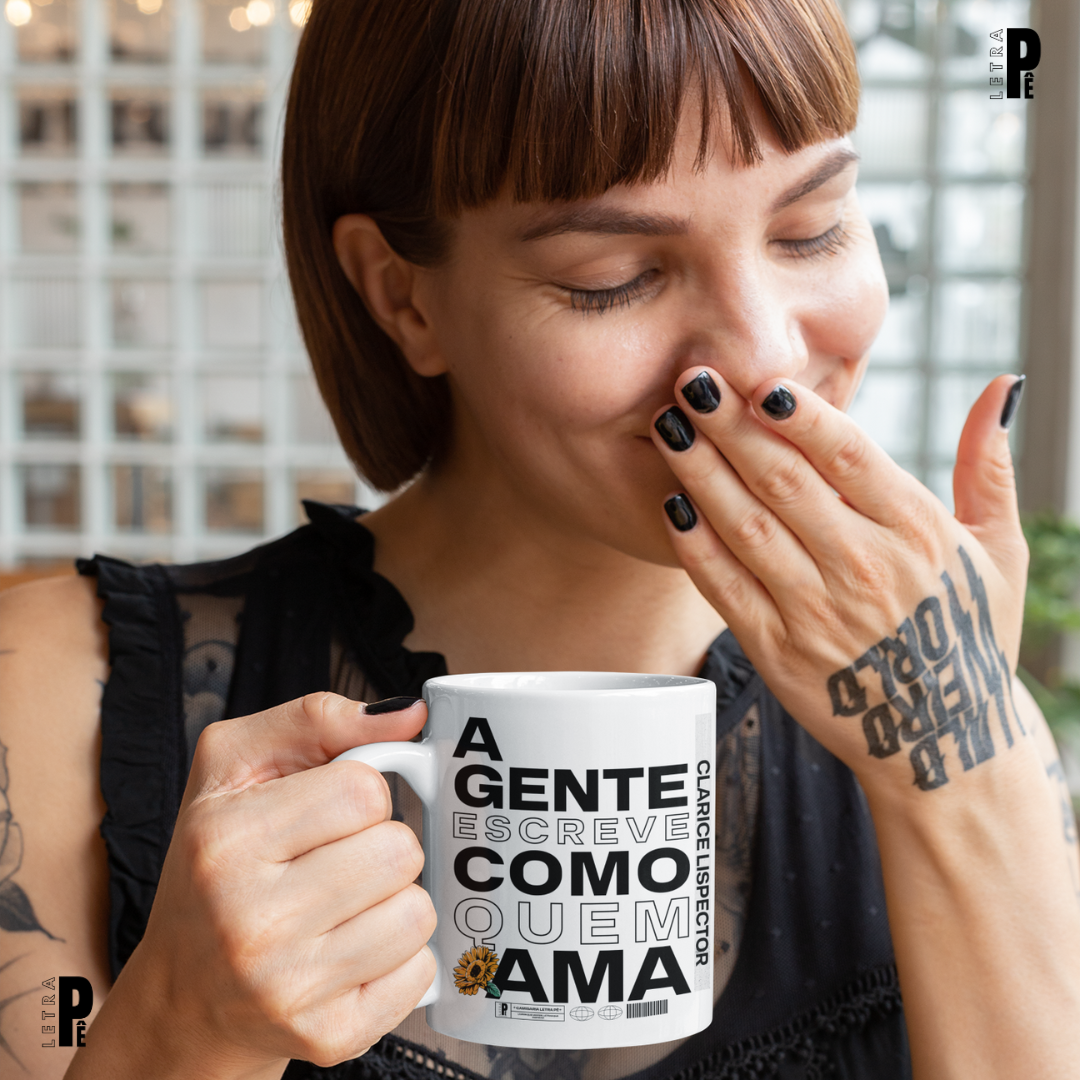 Nome do produto: Caneca | Como quem ama - Clarice Lispector
