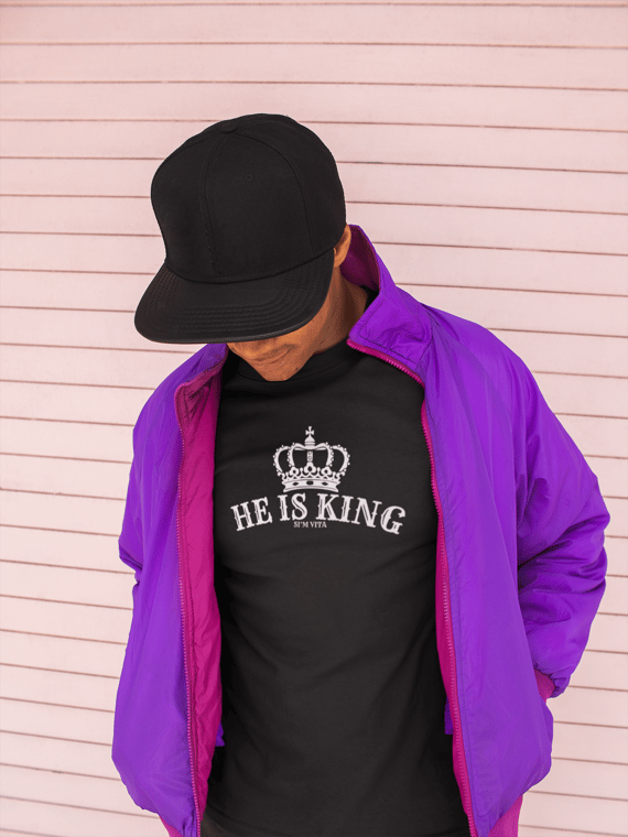 Camiseta He Is King 