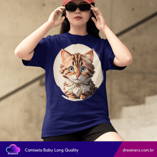 Nome do produto Camiseta Feminina Gatinho Olhar Encantado – Amor à Primeira Vista