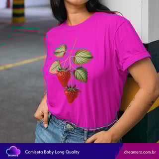 Nome do produto Camiseta Feminina Morangos Vintage – Doçura Natural com Toque de Estilo