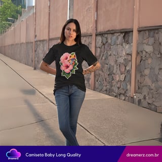 Nome do produto Camiseta Feminina Tropical Vibes – Natureza Selvagem com Toque Floral