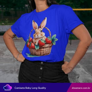 Nome do produto Camiseta Feminina Coelhinho & Morangos – Doçura em Forma de Estampa!