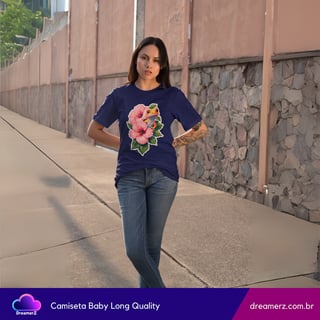 Nome do produto Camiseta Feminina Tropical Vibes – Natureza Selvagem com Toque Floral