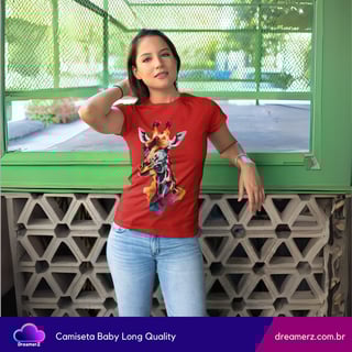 Nome do produto Camiseta Girafa Artística – Altitude e Estilo em Cores