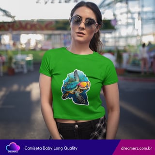Nome do produto Camiseta Feminina Tartaruga Surfista – Estilo Submarino com Atitude!
