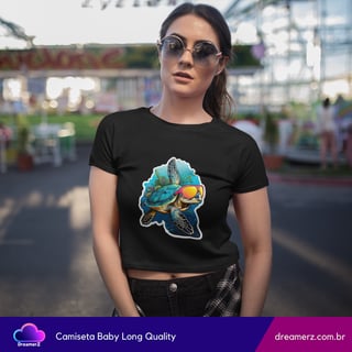 Nome do produto Camiseta Feminina Tartaruga Surfista – Estilo Submarino com Atitude!
