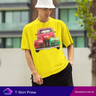 Nome do produto Camiseta Classic Rainbow Car – Estilo Retrô com Toque Pop