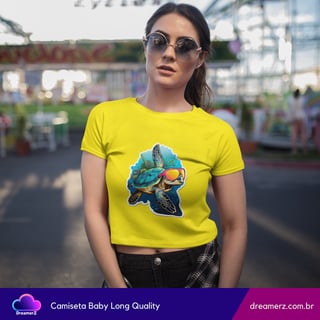 Nome do produto Camiseta Feminina Tartaruga Surfista – Estilo Submarino com Atitude!