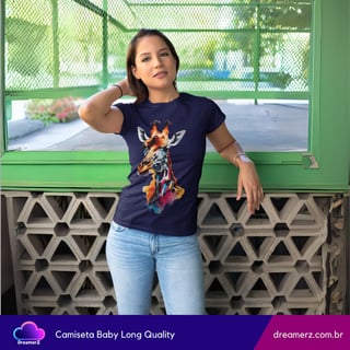 Nome do produto Camiseta Girafa Artística – Altitude e Estilo em Cores