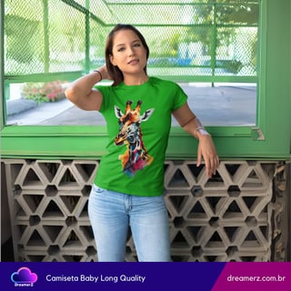 Nome do produto Camiseta Girafa Artística – Altitude e Estilo em Cores