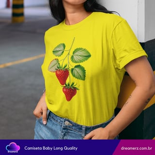 Nome do produto Camiseta Feminina Morangos Vintage – Doçura Natural com Toque de Estilo