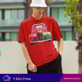 Nome do produto Camiseta Classic Rainbow Car – Estilo Retrô com Toque Pop