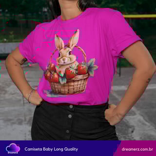 Nome do produto Camiseta Feminina Coelhinho & Morangos – Doçura em Forma de Estampa!