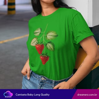 Nome do produto Camiseta Feminina Morangos Vintage – Doçura Natural com Toque de Estilo