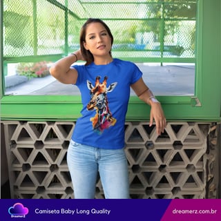 Nome do produto Camiseta Girafa Artística – Altitude e Estilo em Cores