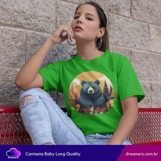 Nome do produto Camiseta Urso Outonal – Conexão com a Natureza Selvagem